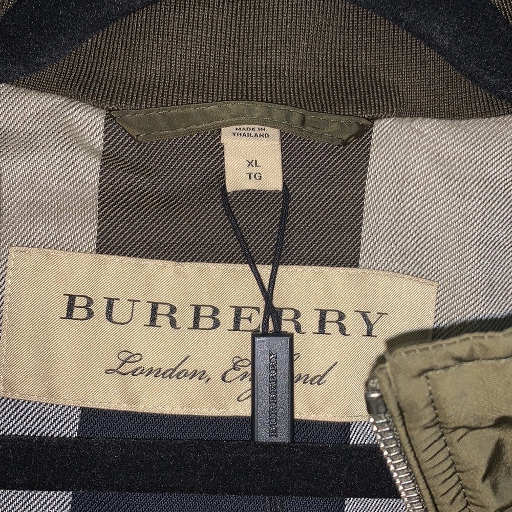 Authentic Burberry jacket - Picture 4 of 16
